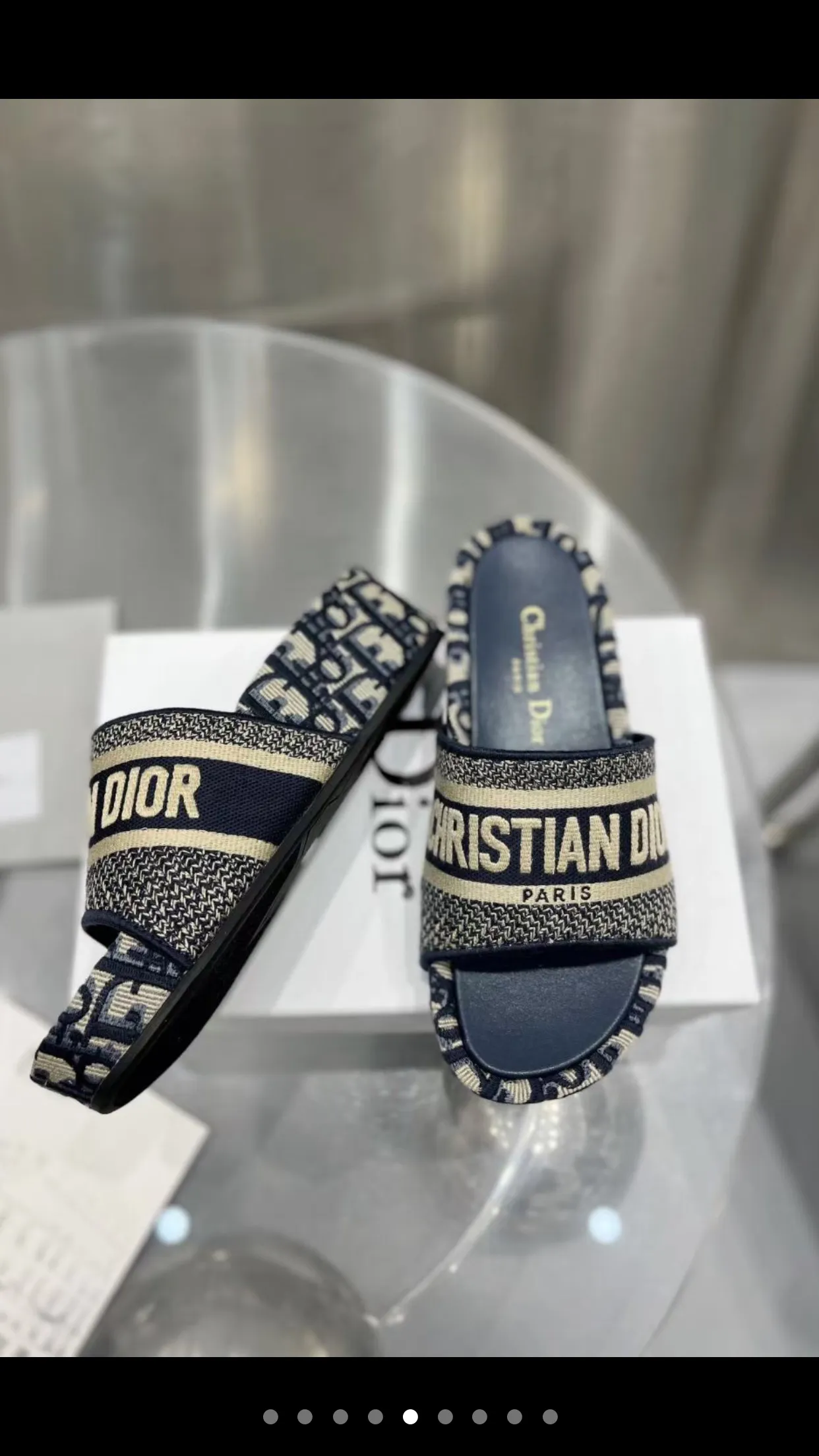 👟👟Ex-factory price p400👟👟 The classic best-selling style continues... 🎈The most popular pair of Dior DIOR wedge-heeled platform slippers DIORBLIQUE pattern jacquard embroidered prince, 🪡designed with classic logo embroidery craft elements. D’s most popular series in the past two years is really great! Super wow! 😘 Retro literary and fresh style, one of the must-have items in spring and summer 👏 💙Buy genuine products and reproduce them, synchronized with ten colors at the counter 💛High version of three-dimensional jacquard embroidered upper, cowhide lining 💚Original molded custom outsole, non-slip and wear-resistant Heel height: 5Cm, long legs to wear Comes with a full set of exquisite packaging Code number: 34-43 (34, 41, 42, 43 are custom-made and cannot be returned or exchanged)
